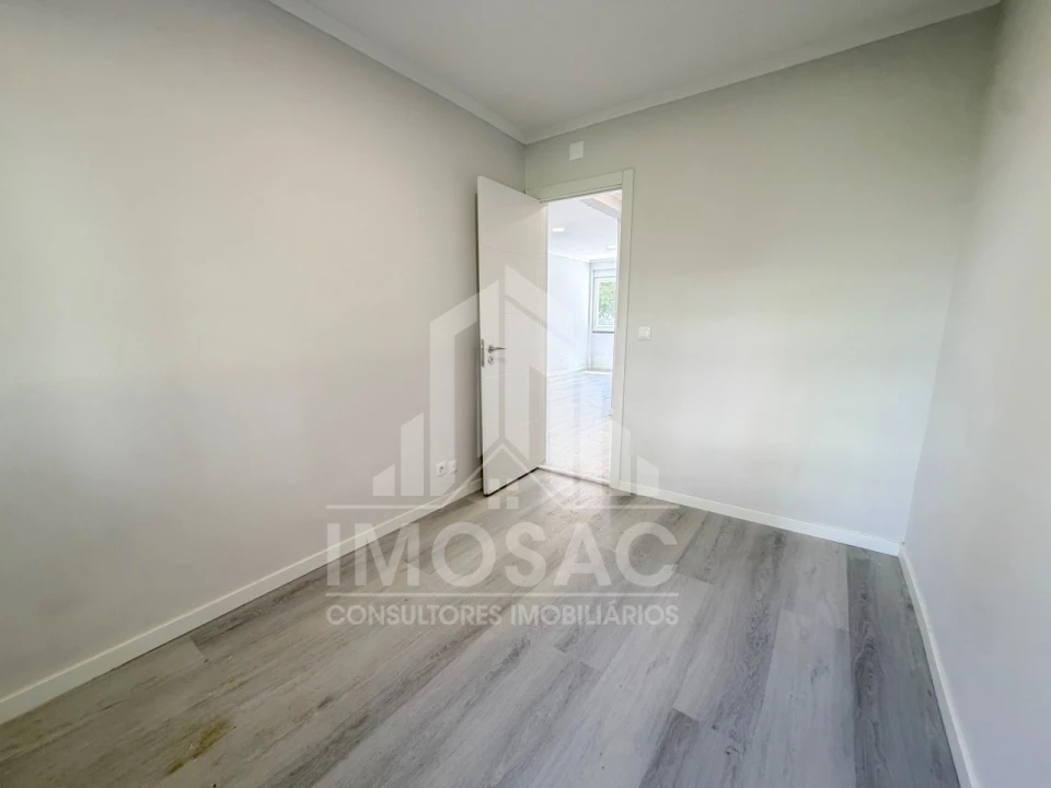 Apartamento T2 para Venda em Benfica Foto 14