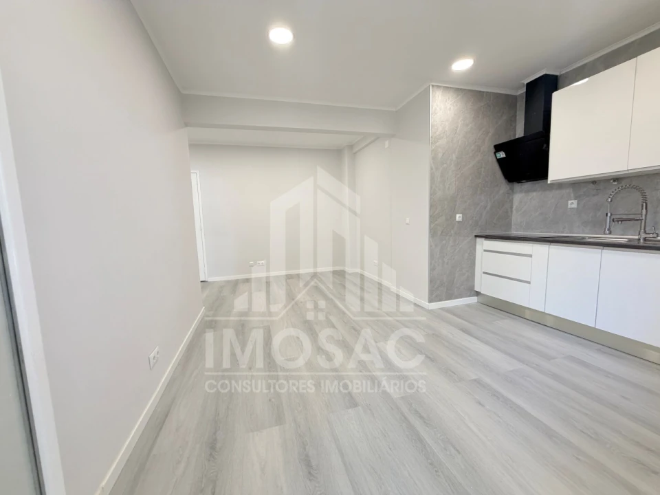 Apartamento T1 para Venda em Venteira Foto 2