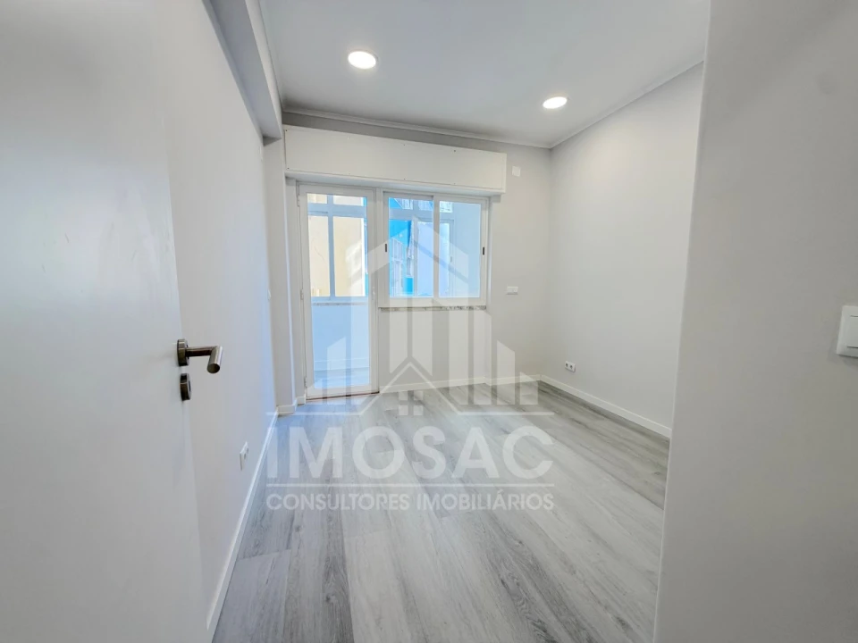 Apartamento T1 para Venda em Venteira Foto 7