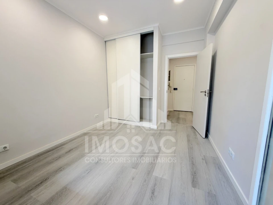 Apartamento T1 para Venda em Venteira Foto 4