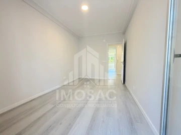 Apartamento T2 para Venda em Oeiras e São Julião da Barra, Paço de Arcos e Caxias
