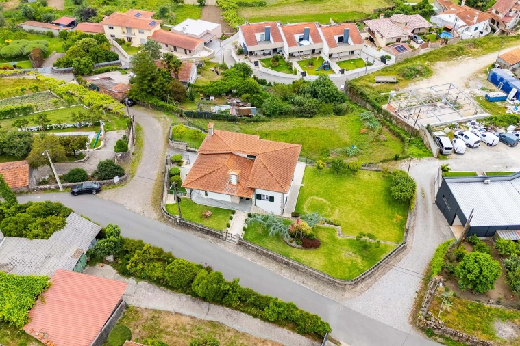 Moradia T4 para Venda em Aldreu Foto 2