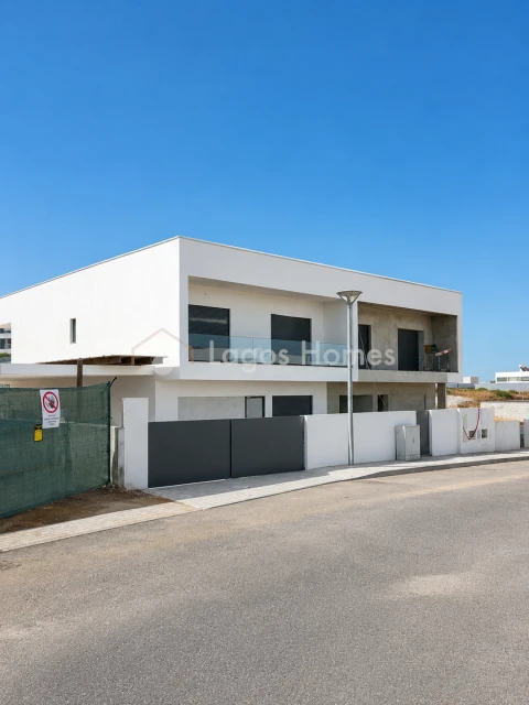 Moradia T4 para Venda em Estômbar e Parchal