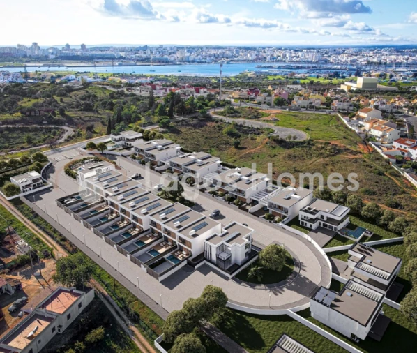 Moradia T4 para Venda em Estômbar e Parchal Foto 9