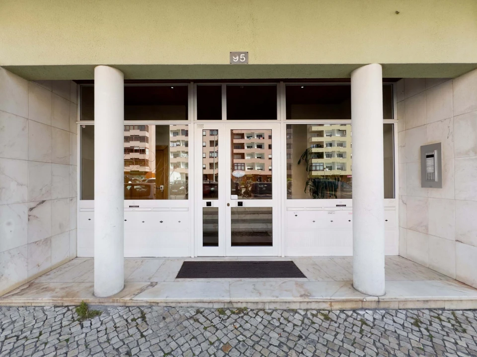 Apartamento T3 para Venda em Cacém e São Marcos Foto 43