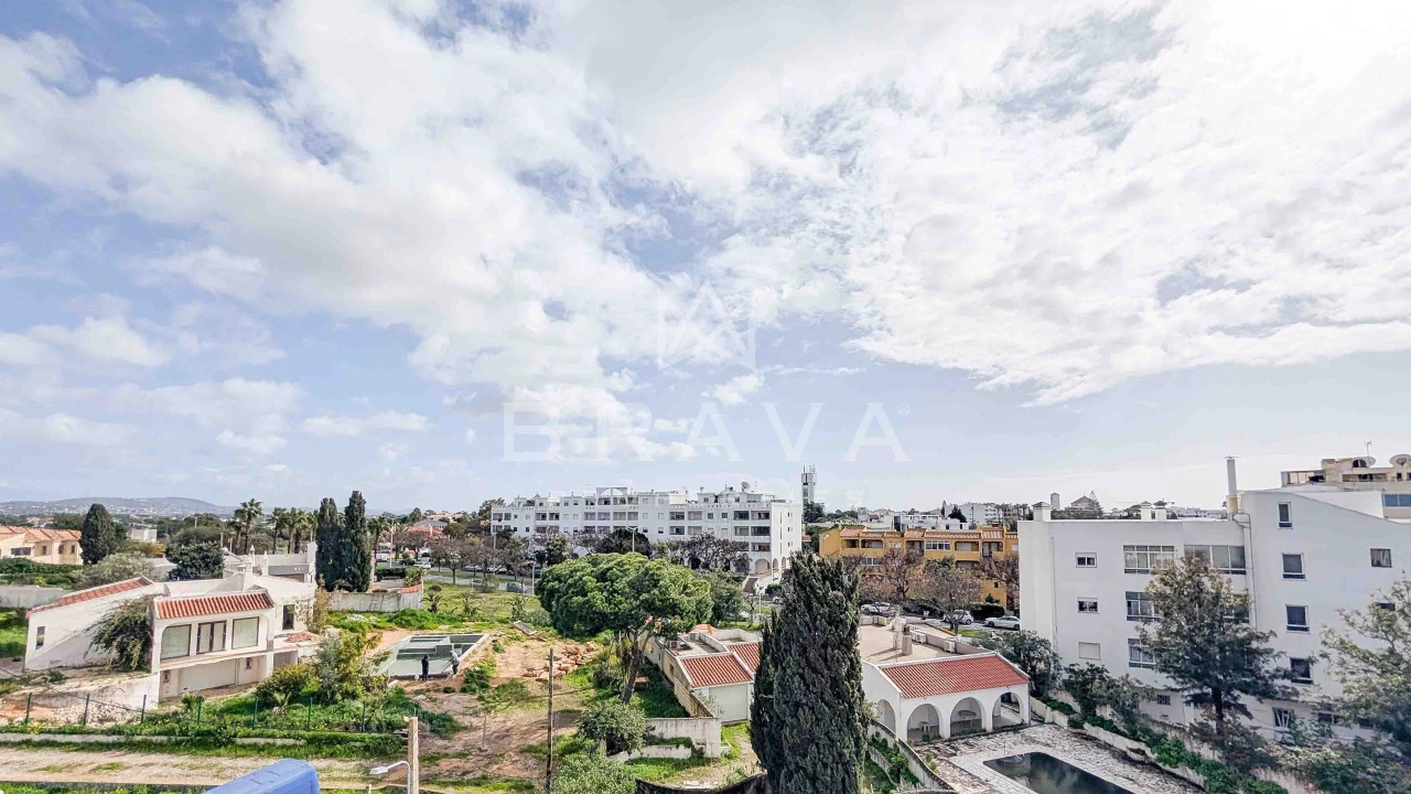 Apartamento T3 para Venda em Quarteira Foto 32