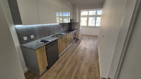 Apartamento T3 para Venda em São Domingos de Benfica