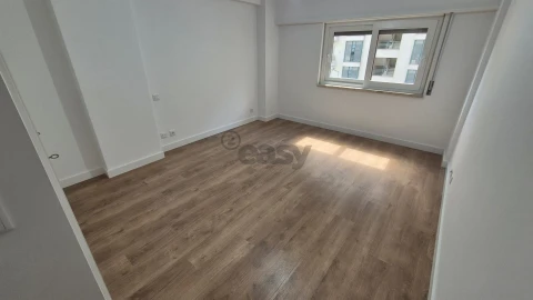 Apartamento T3 para Venda em São Domingos de Benfica