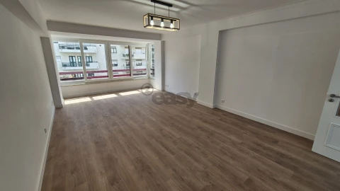 Apartamento T3 para Venda em São Domingos de Benfica