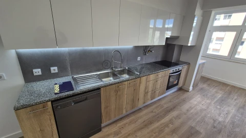 Apartamento T3 para Venda em São Domingos de Benfica