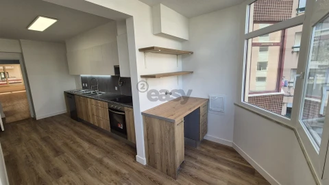 Apartamento T3 para Venda em São Domingos de Benfica