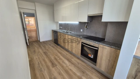 Apartamento T3 para Venda em São Domingos de Benfica