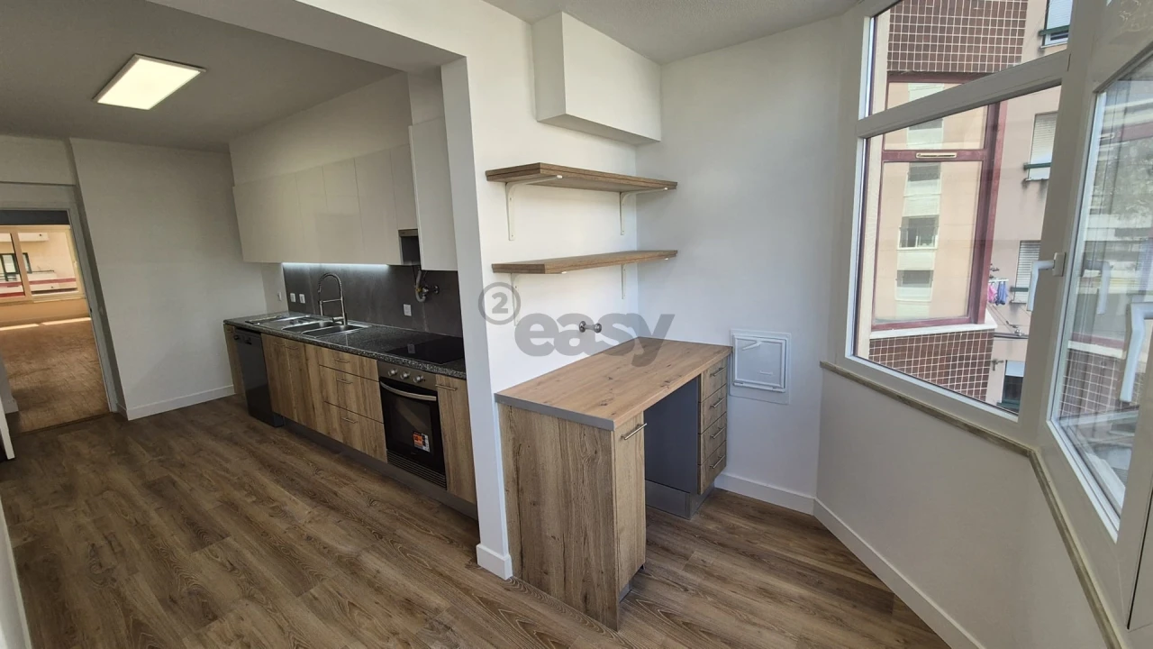 Apartamento T3 para Venda em São Domingos de Benfica Foto 5