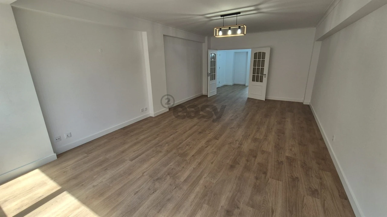 Apartamento T3 para Venda em São Domingos de Benfica Foto 9