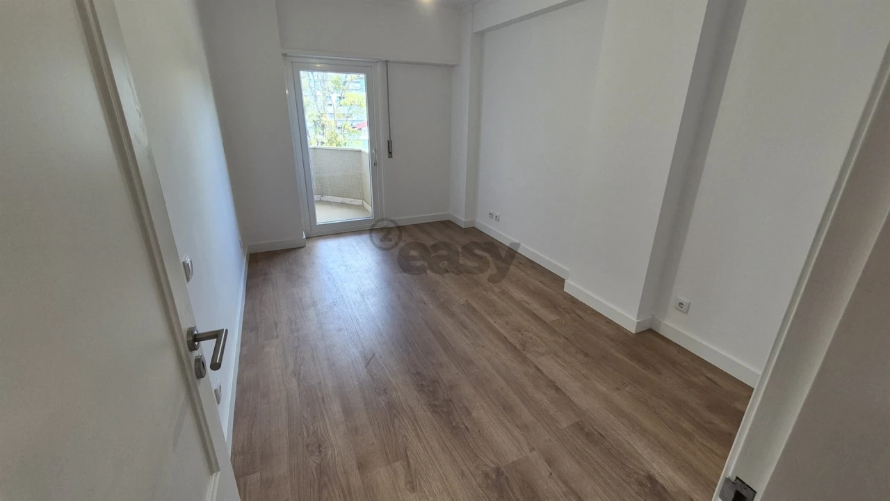 Apartamento T3 para Venda em São Domingos de Benfica Foto 16