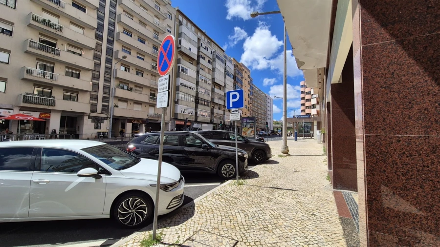 Apartamento T3 para Venda em São Domingos de Benfica Foto 31