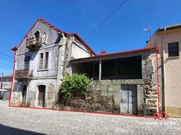 Moradia T4 para Venda em Santiago de Cassurrães e Póvoa de Cervães