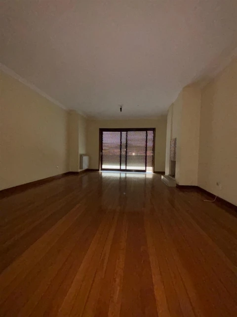 Apartamento T3 para Arrendamento em Vila Nova de Famalicão e Calendário