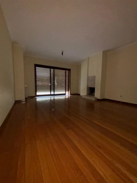 Apartamento T3 para Arrendamento em Vila Nova de Famalicão e Calendário