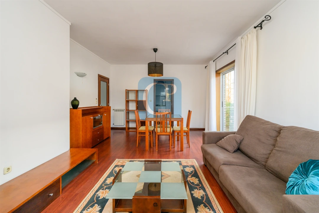 Apartamento T1 para Arrendamento em Paranhos Foto 1