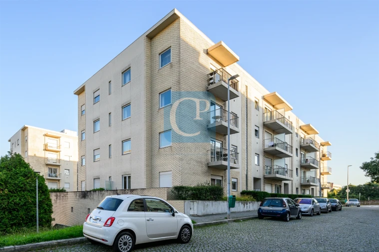 Apartamento T1 para Arrendamento em Paranhos Foto 19