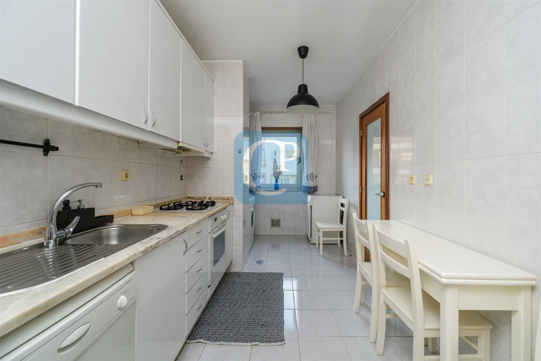 Apartamento T1 para Arrendamento em Paranhos Foto 6