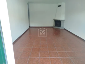 Apartamento T3 para Venda em Currelos, Papízios e Sobral