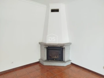 Apartamento T3 para Venda em Currelos, Papízios e Sobral