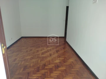 Apartamento T3 para Venda em Currelos, Papízios e Sobral