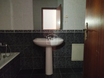 Apartamento T3 para Venda em Currelos, Papízios e Sobral