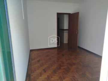 Apartamento T3 para Venda em Currelos, Papízios e Sobral