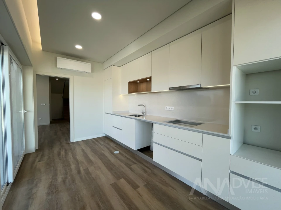 Apartamento T5 para Venda em Viseu Foto 5