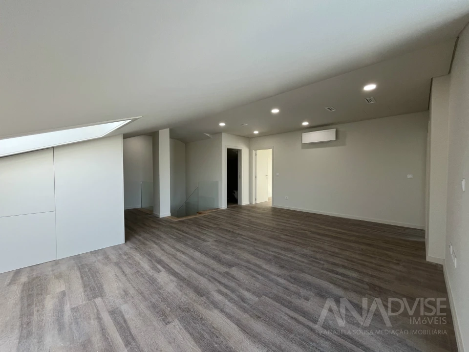 Apartamento T5 para Venda em Viseu Foto 30
