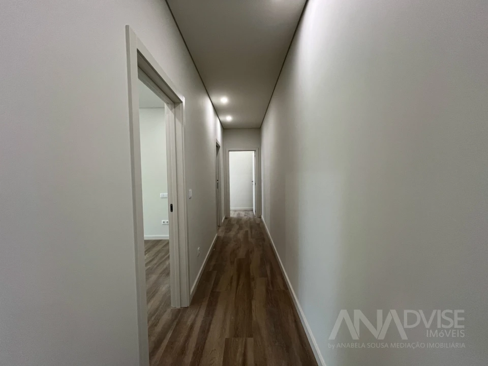 Apartamento T5 para Venda em Viseu Foto 13