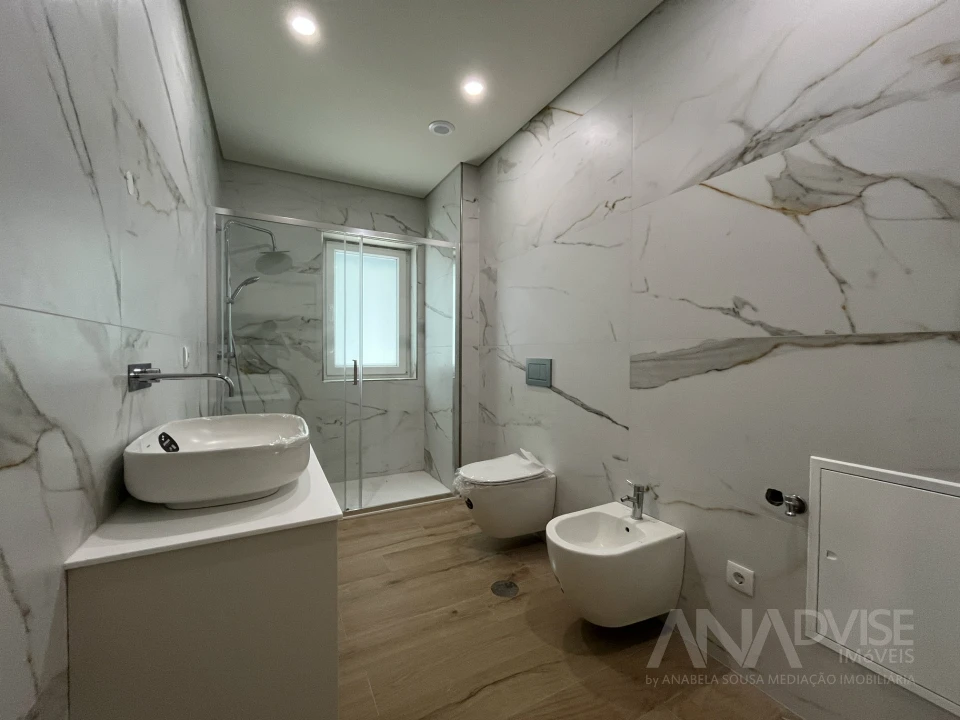 Apartamento T5 para Venda em Viseu Foto 16