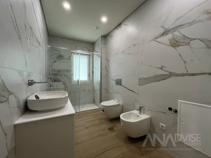 Apartamento T5 para Venda em Viseu Foto 16