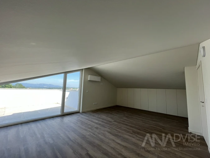 Apartamento T5 para Venda em Viseu Foto 32