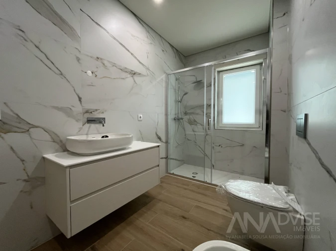 Apartamento T5 para Venda em Viseu Foto 17