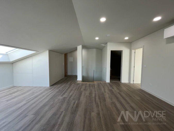 Apartamento T5 para Venda em Viseu Foto 27