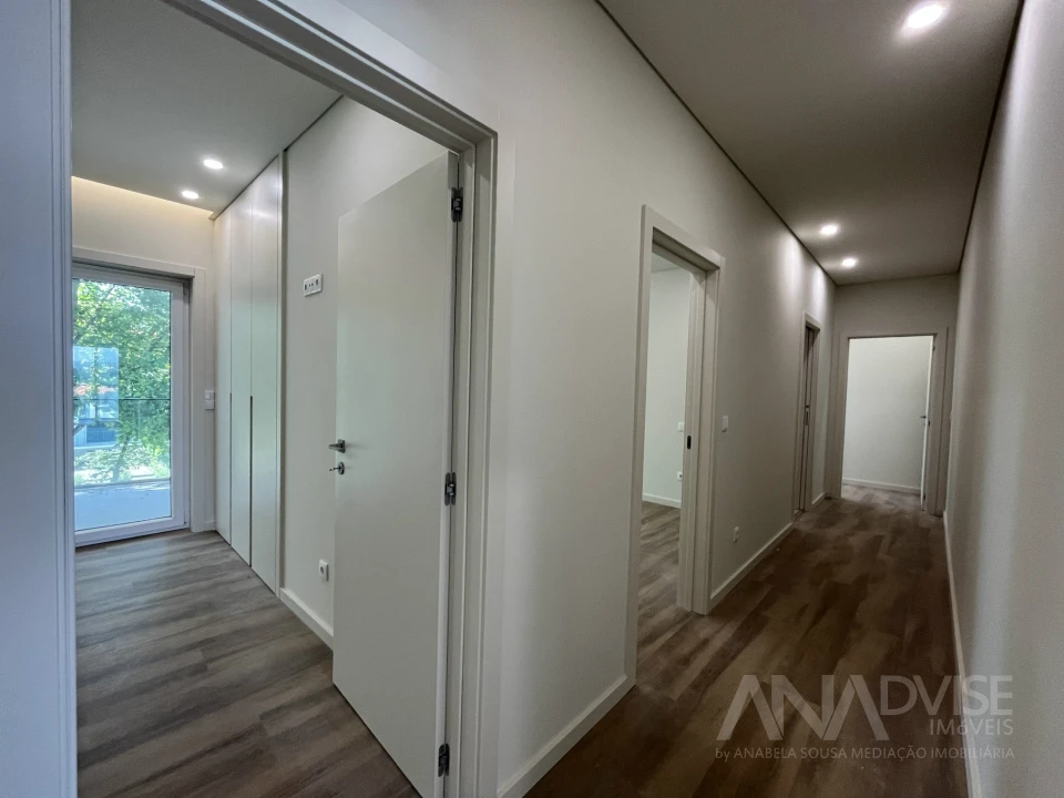 Apartamento T5 para Venda em Viseu Foto 10