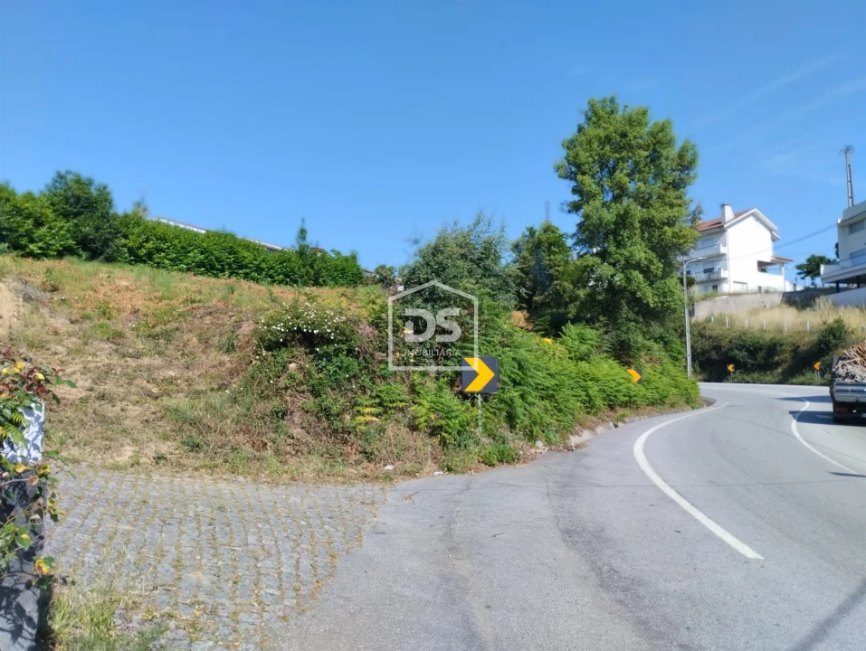 Terreno para Venda em Freixo de Cima e de Baixo Foto 2