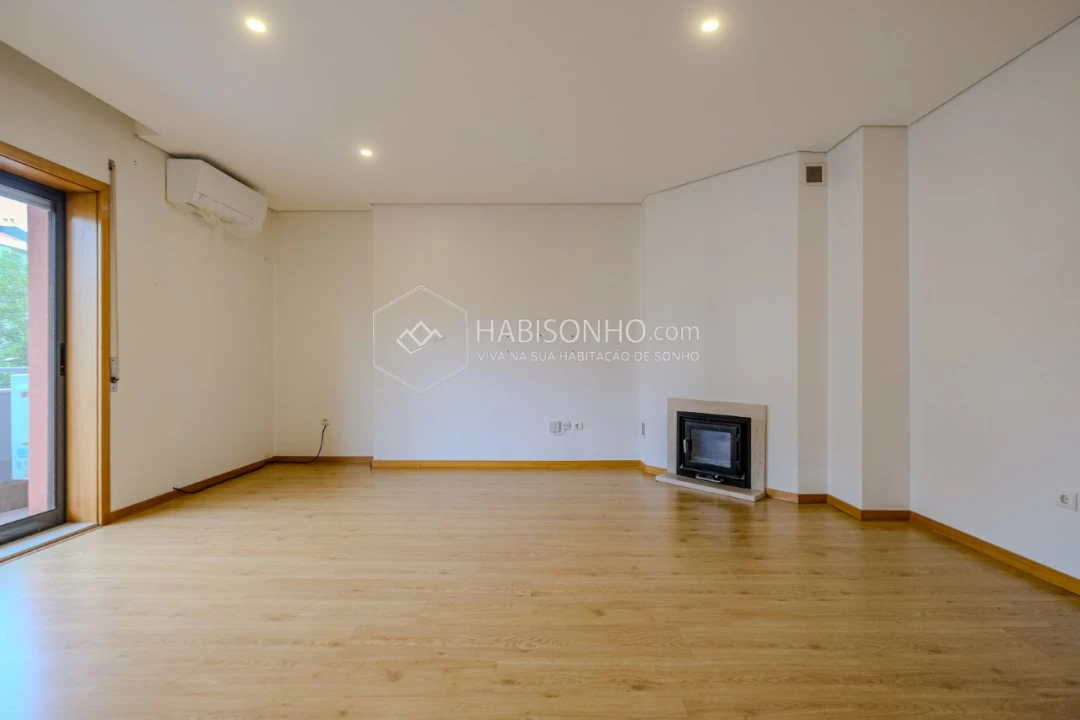 Apartamento T2 para Venda em Valongo Foto 2