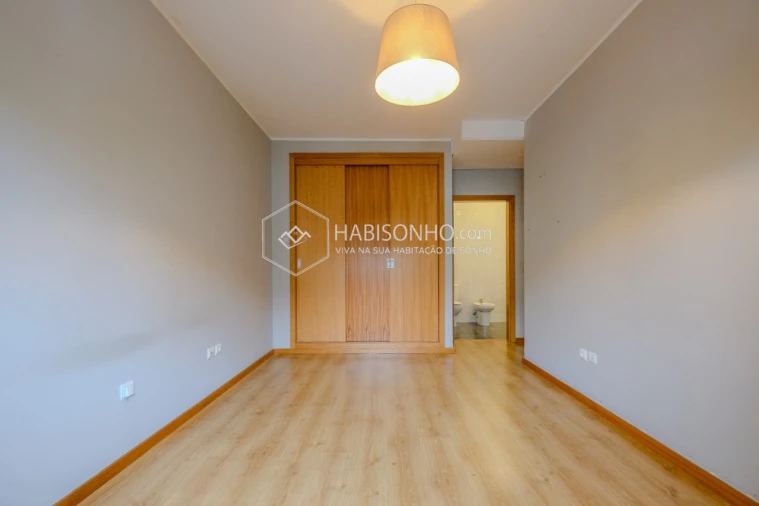 Apartamento T2 para Venda em Valongo Foto 23