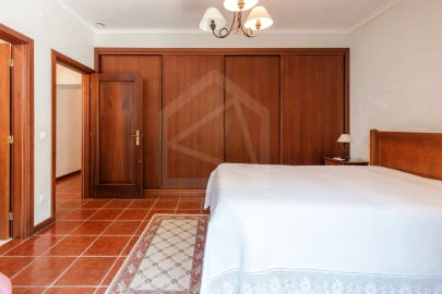 Moradia T4 para Venda em Vila de Cucujães
