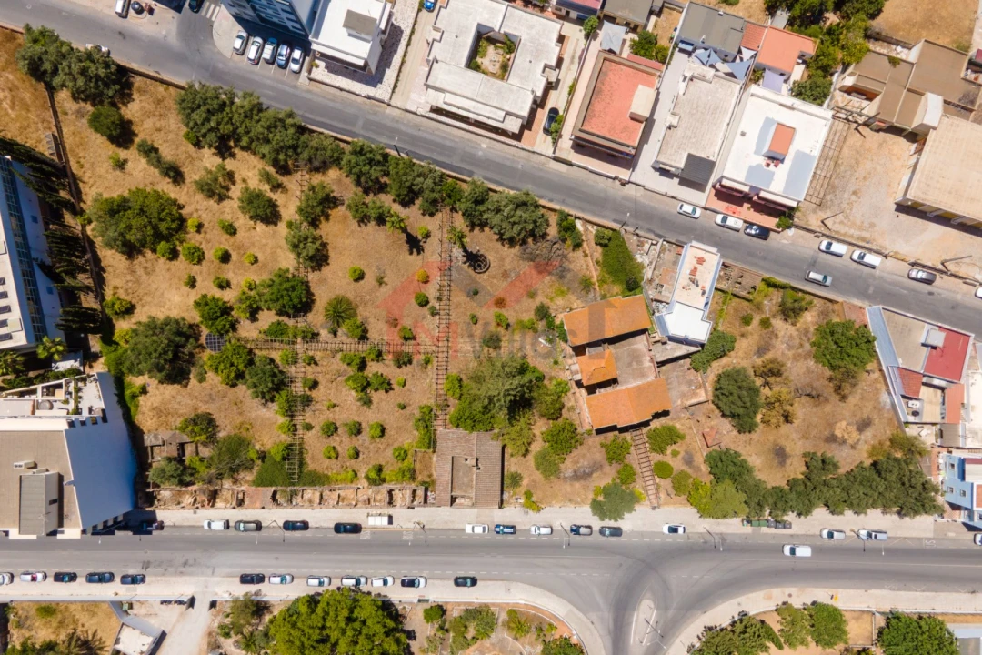 Terreno para Venda em Quelfes Foto 1