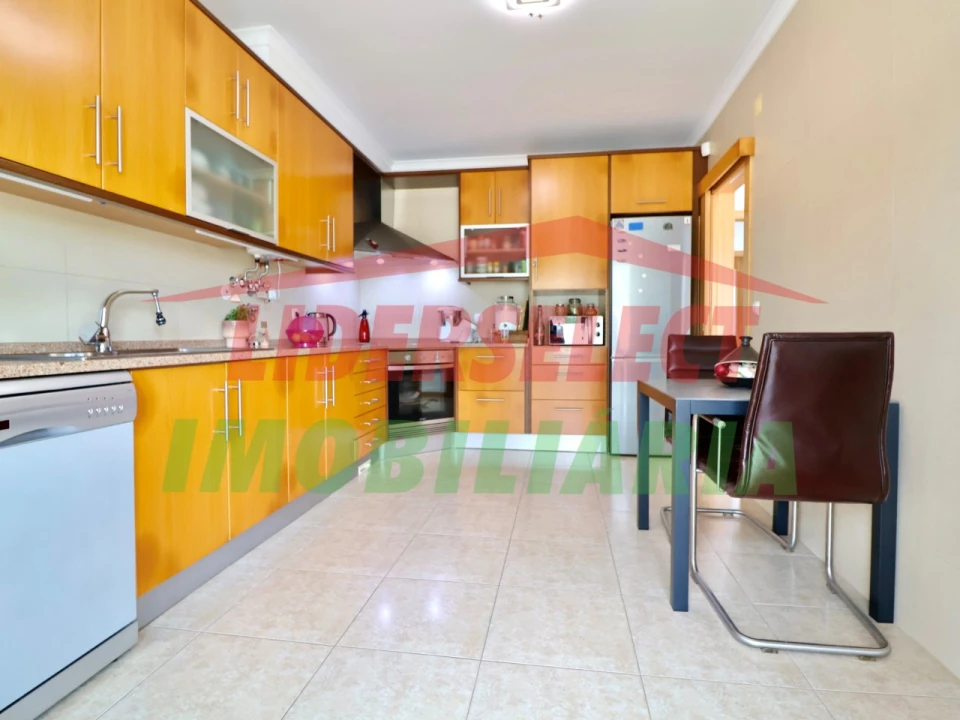 Moradia T4 para Venda em Silveira Foto 4