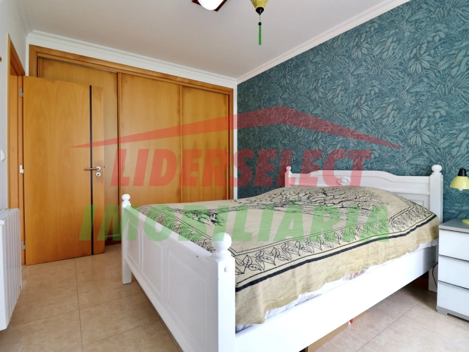 Moradia T4 para Venda em Silveira Foto 5
