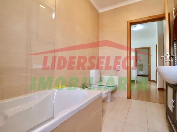 Moradia T4 para Venda em Silveira
