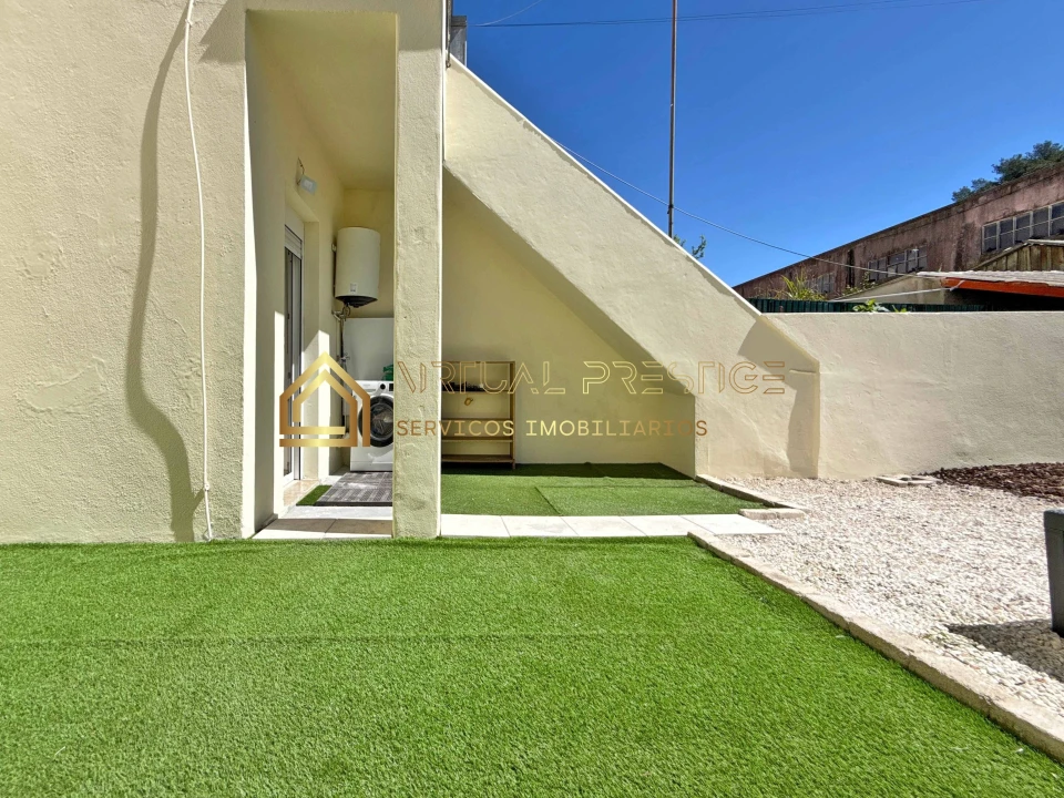 Apartamento T1 para Venda em Camarate, Unhos e Apelação Foto 3