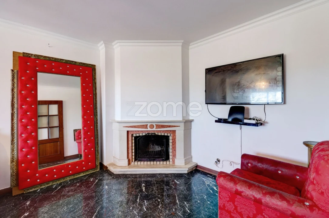 Apartamento T2 para Venda em Rio de Mouro Foto 4